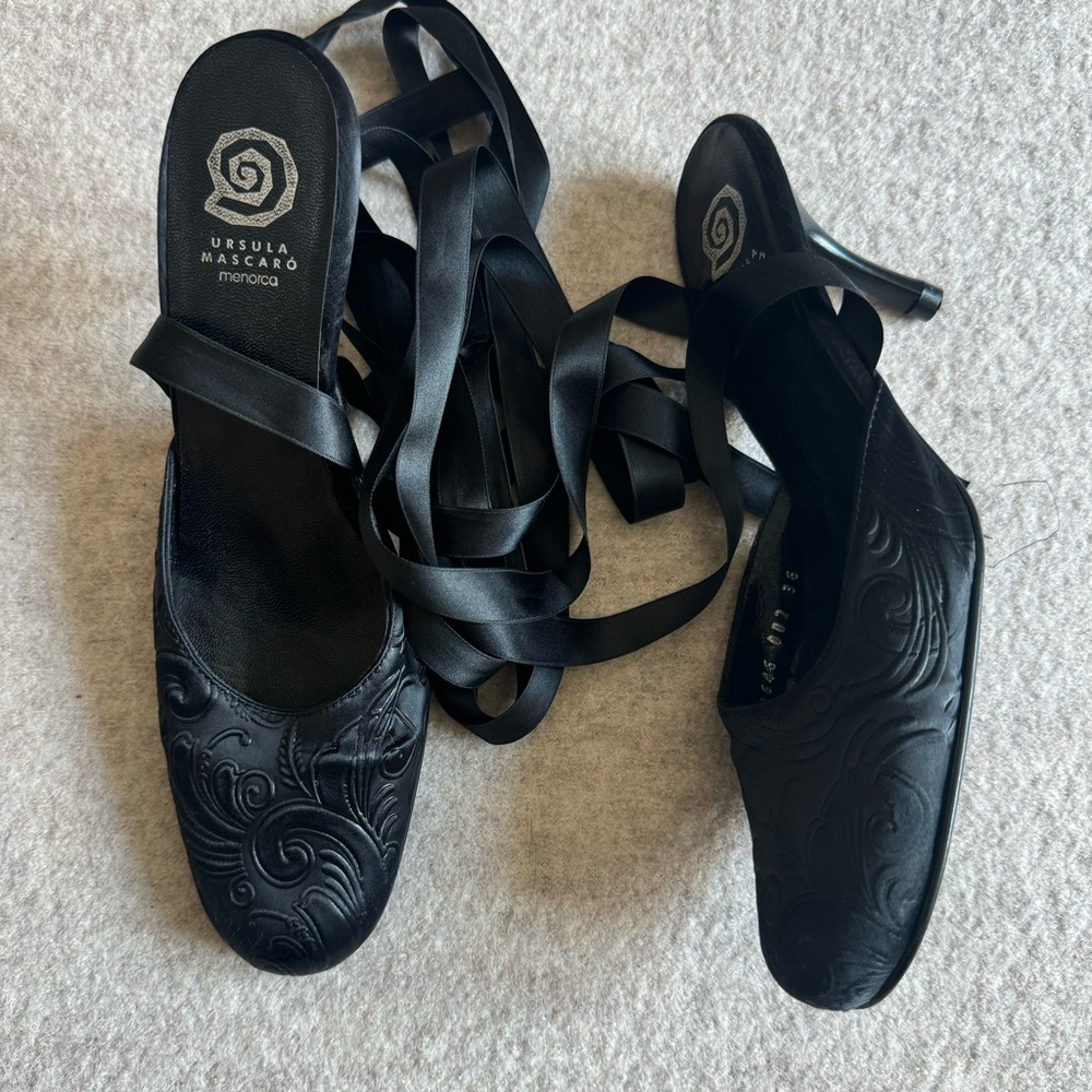 Ursula Mascaro Mallorca black ballet heels with ribbons
